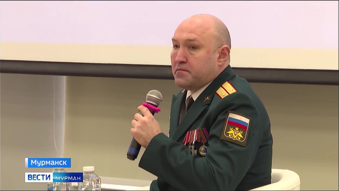 В Мурманске прошел "Арктический диалог" с Евгением Новиковым