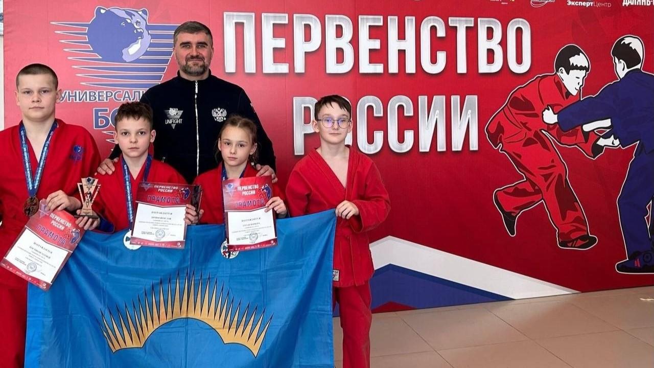 Три медали на первенстве России по универсальному бою заработали заполярные спортсмены