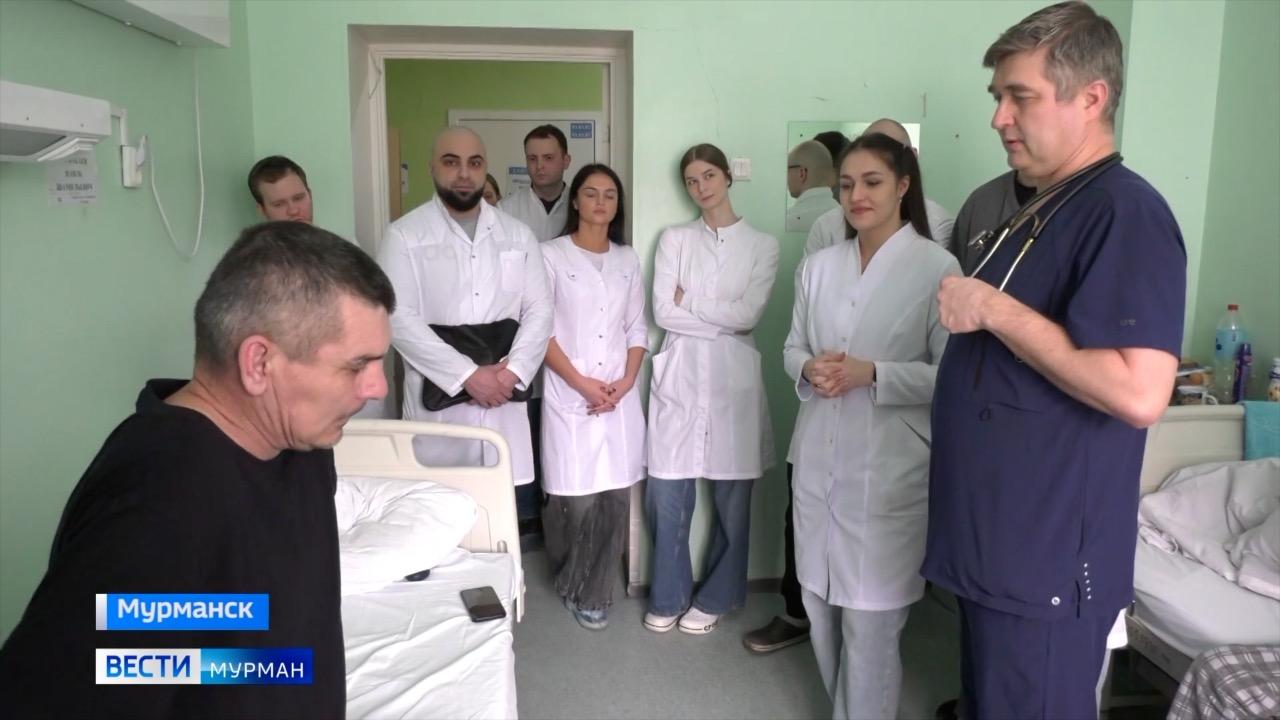 Экскурсия в профессию: будущие медики побывали в Мурманской областной больнице