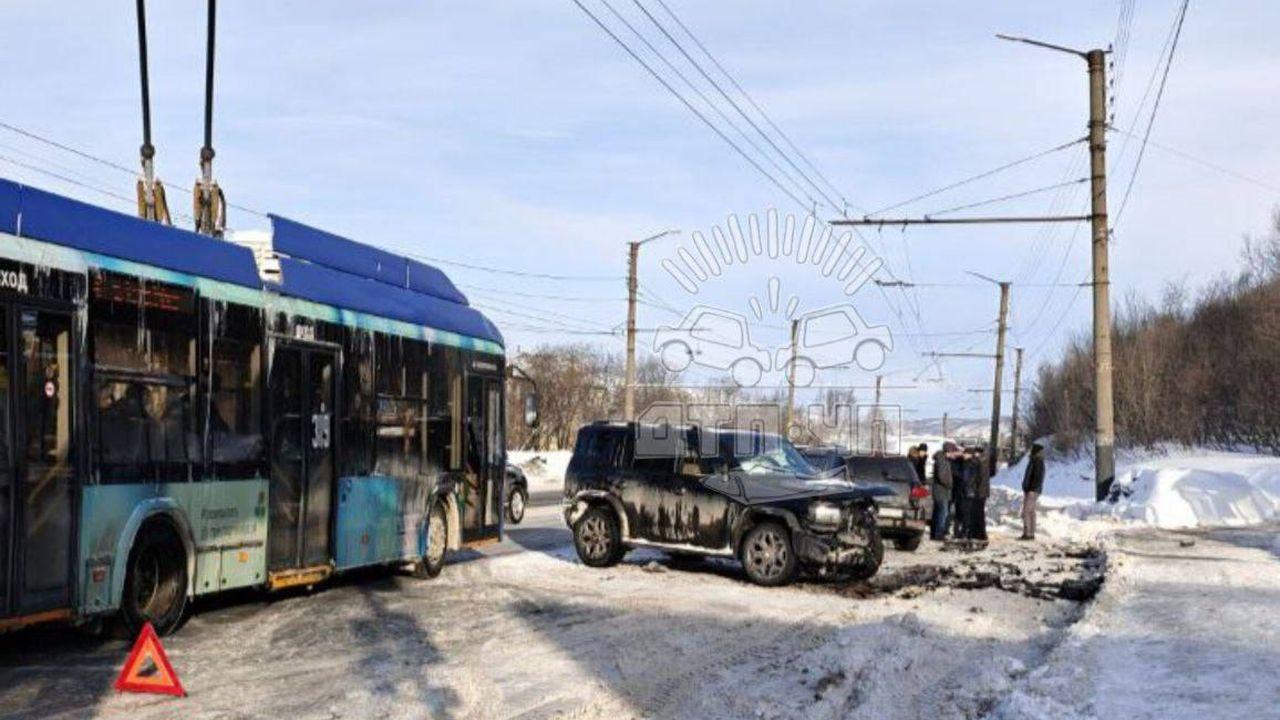 Человек пострадал при столкновении двух иномарок в Мурманске 
