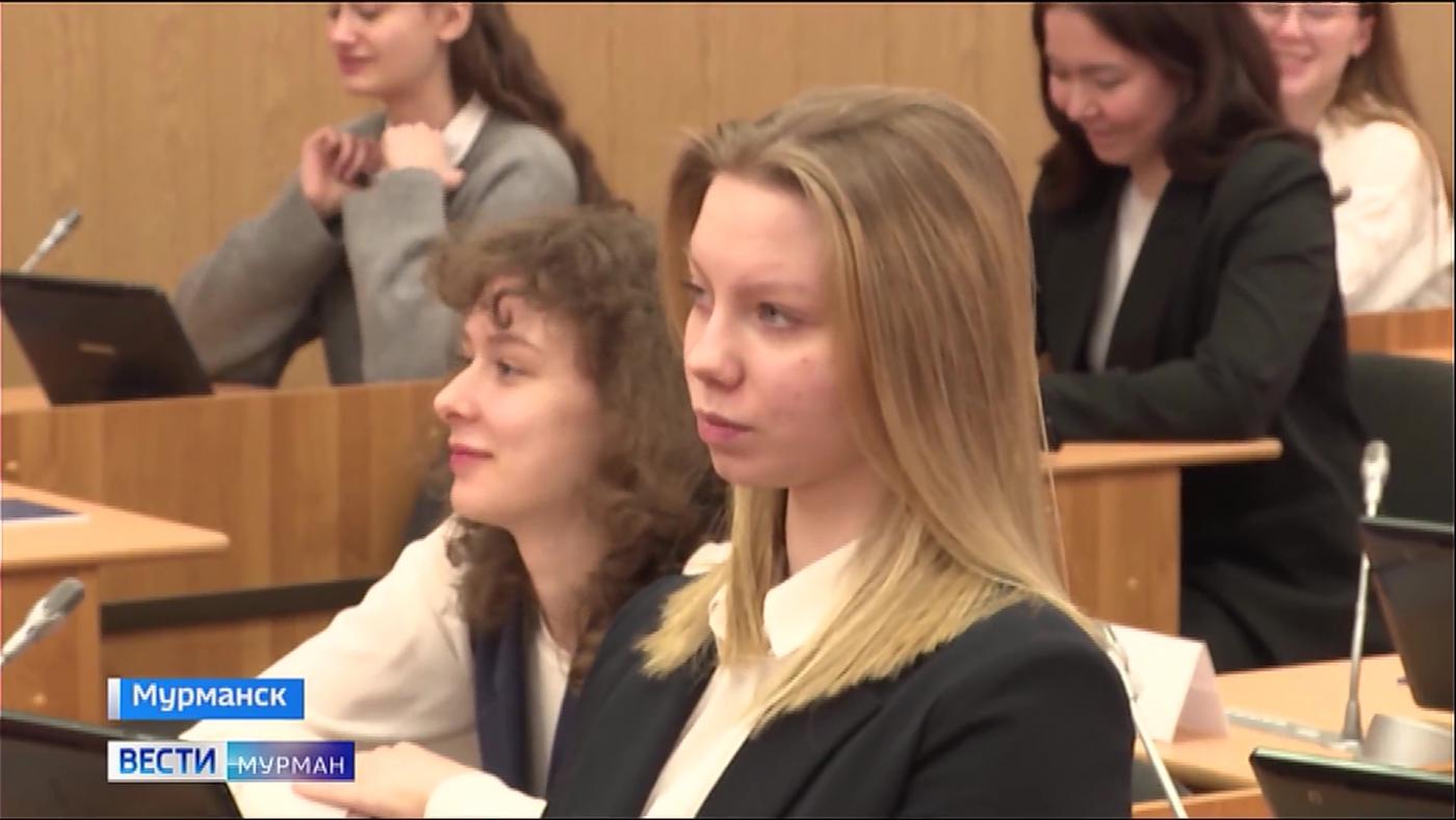 Учащиеся мурманской гимназии побывали в областной думе