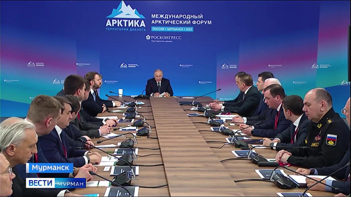 Путин назвал масштабные и системные задачи по развитию Арктики
