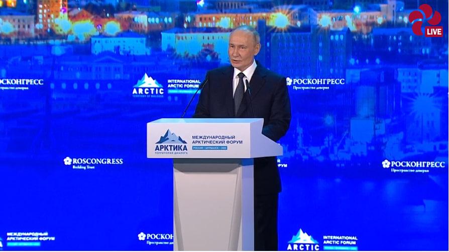 Путин: Северный морской путь должен стать ключевым звеном трансарктического коридора