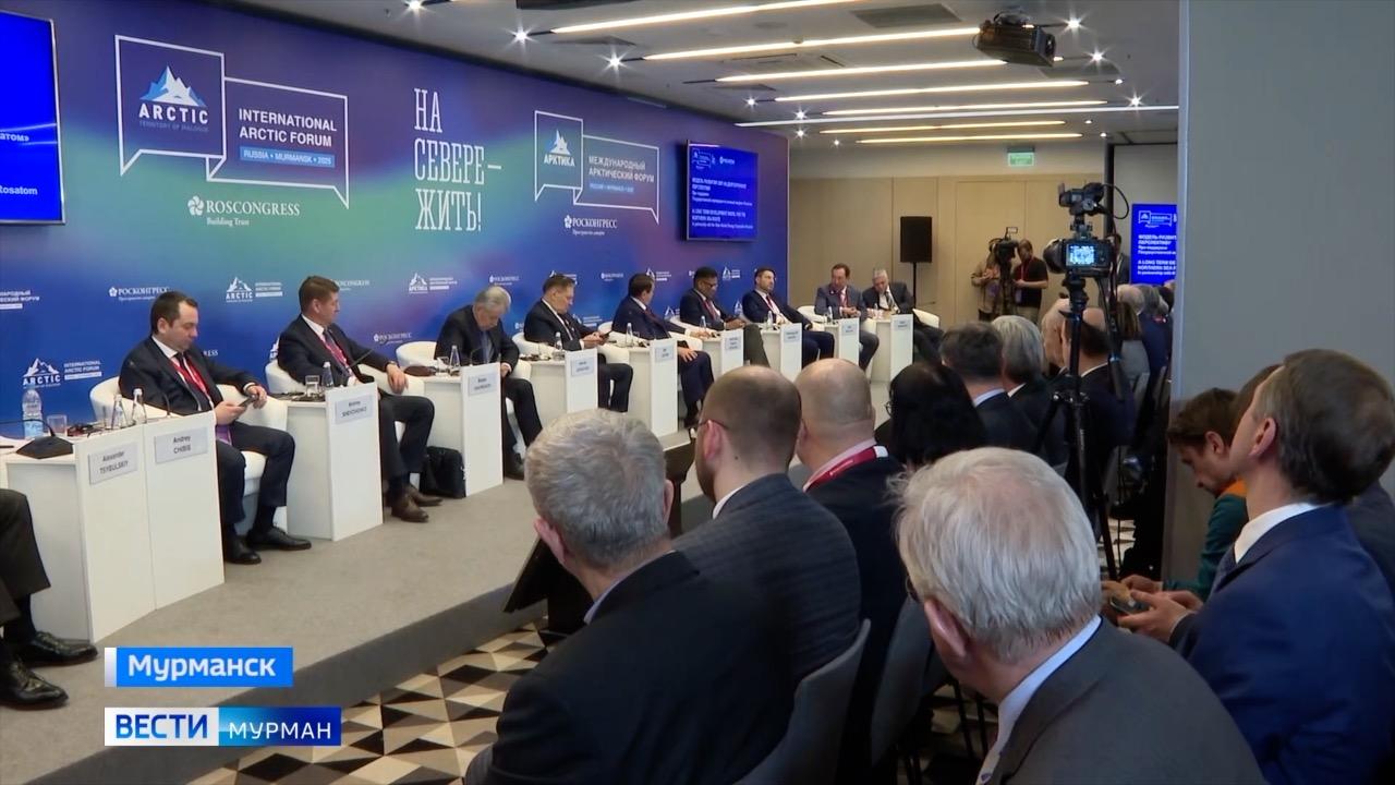 Подведение итогов МАФ-2025 стало главной темой оперативного совещания в правительстве Мурманской области