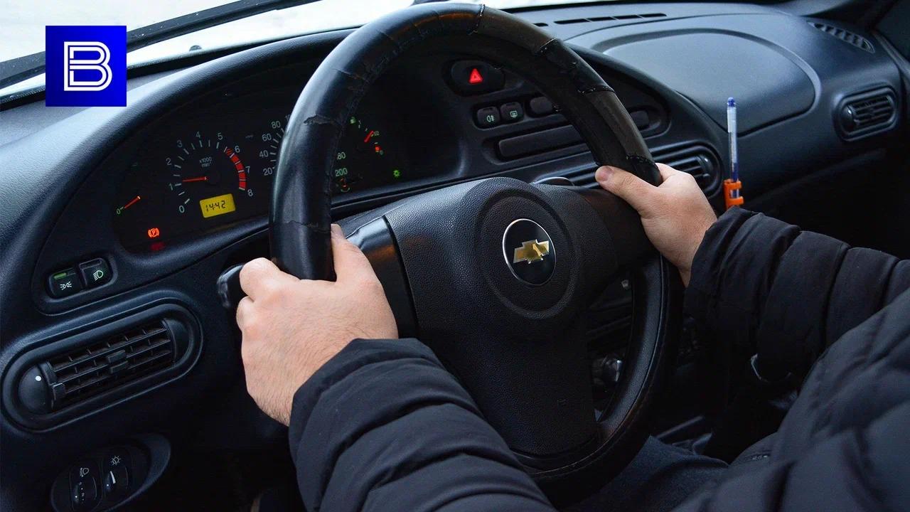 Житель Заполярного лишился автомобиля за езду без прав 