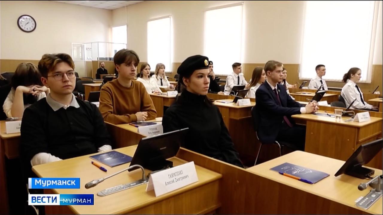 Студенты Мурманского кооперативного техникума побывали на экскурсии в областной думе