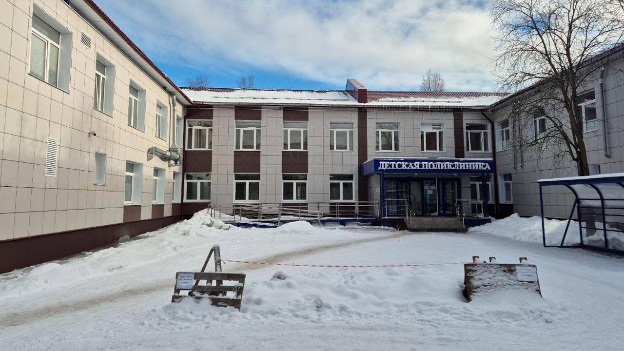 В Ковдоре капитально отремонтировали фасад детской поликлиники
