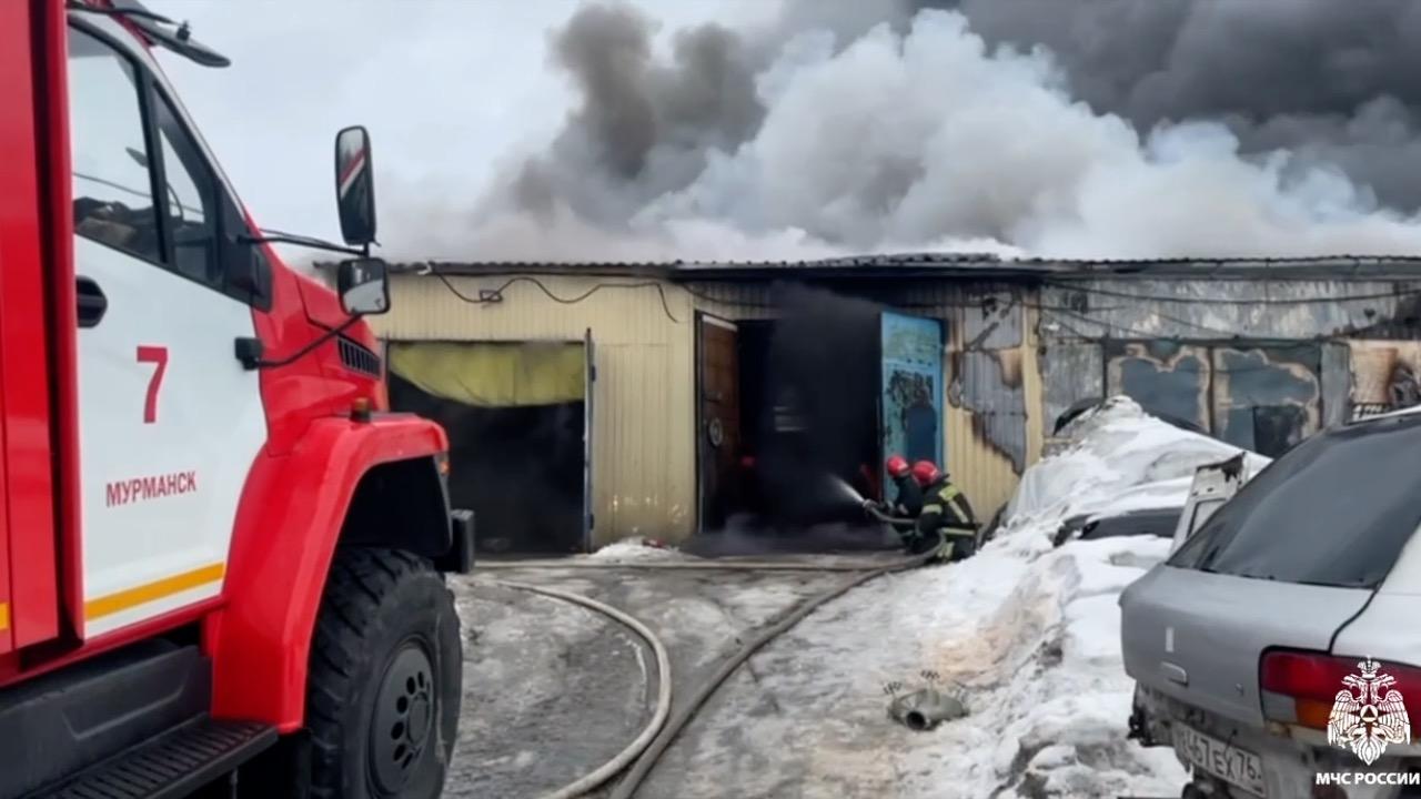 Возгорание гаражного бокса в Мурманске: объявлен ранг пожара 1-БИС