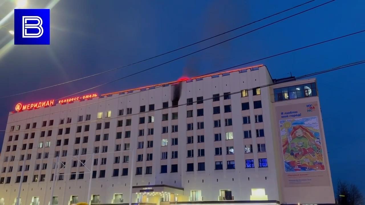 В Мурманске тушат огонь в отеле