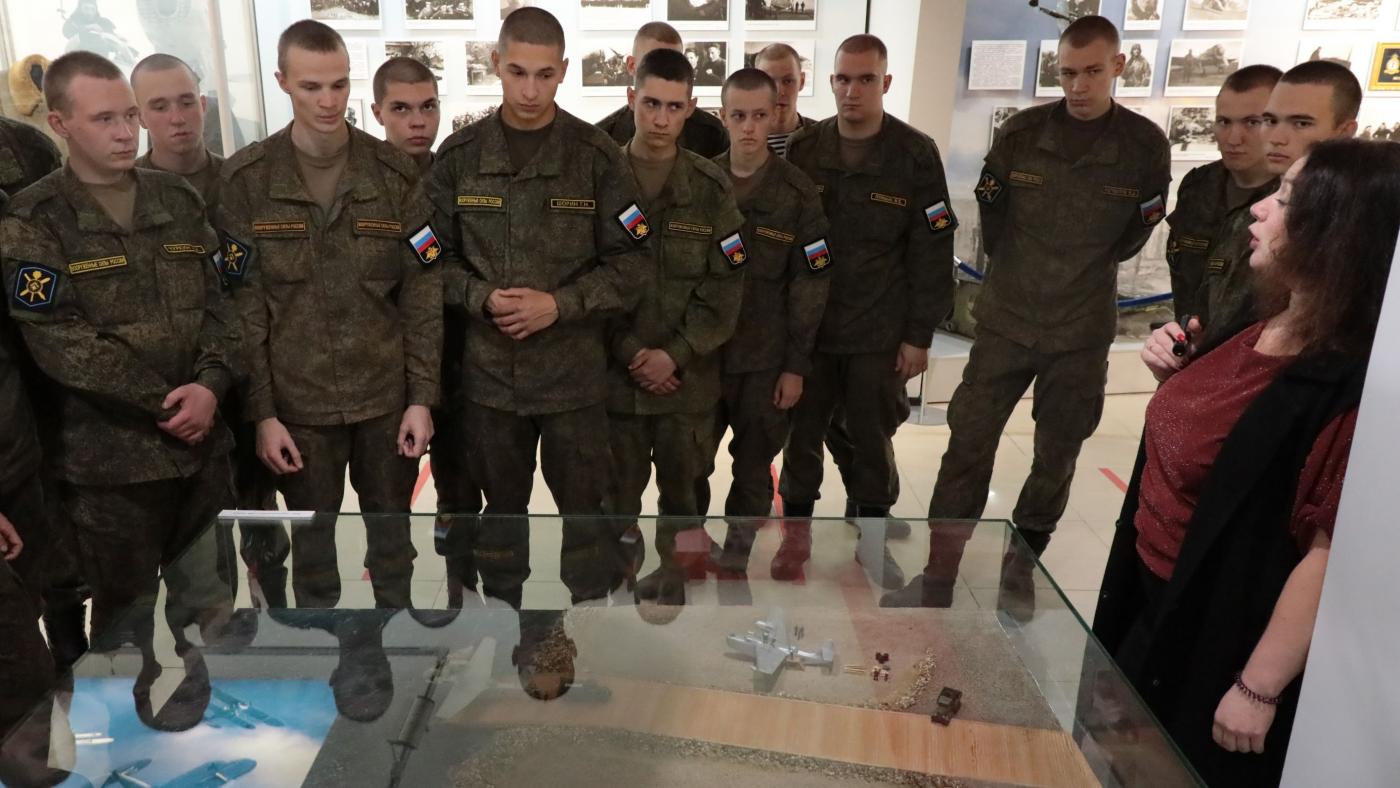 Военнослужащие Северного флота почтили память Юрия Гагарина в День космонавтики
