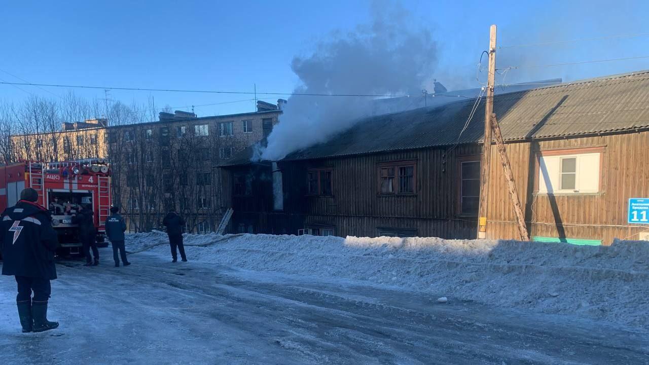 Жильцам горевшего дома на Бредова в Мурманске предоставят временное жилье