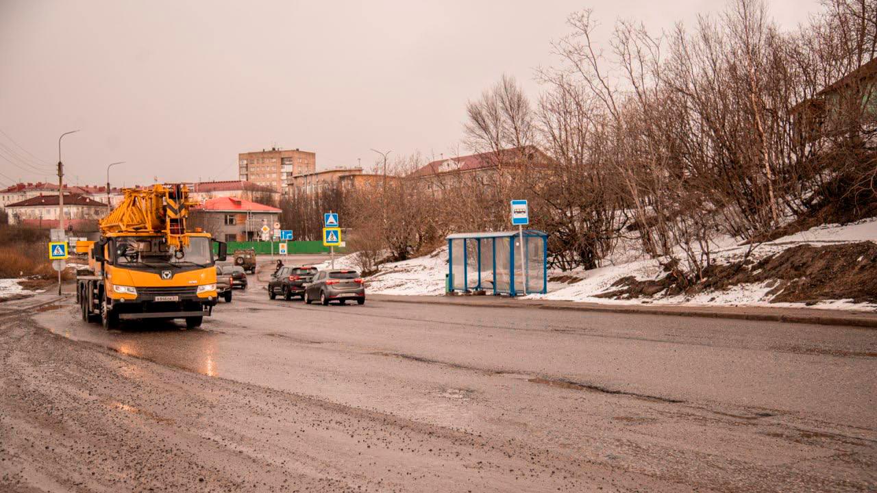 В Мурманске подрядчика обяжут обновить верхний слой асфальта на улице Подгорной по гарантии