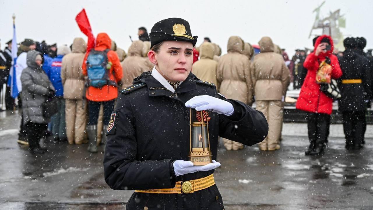 Частица Вечного огня отправилась из Мурманска в Санкт-Петербург