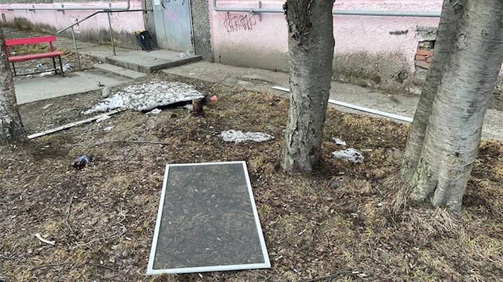 Двухлетняя апатитчанка скончалась в больнице после падения из окна пятого этажа