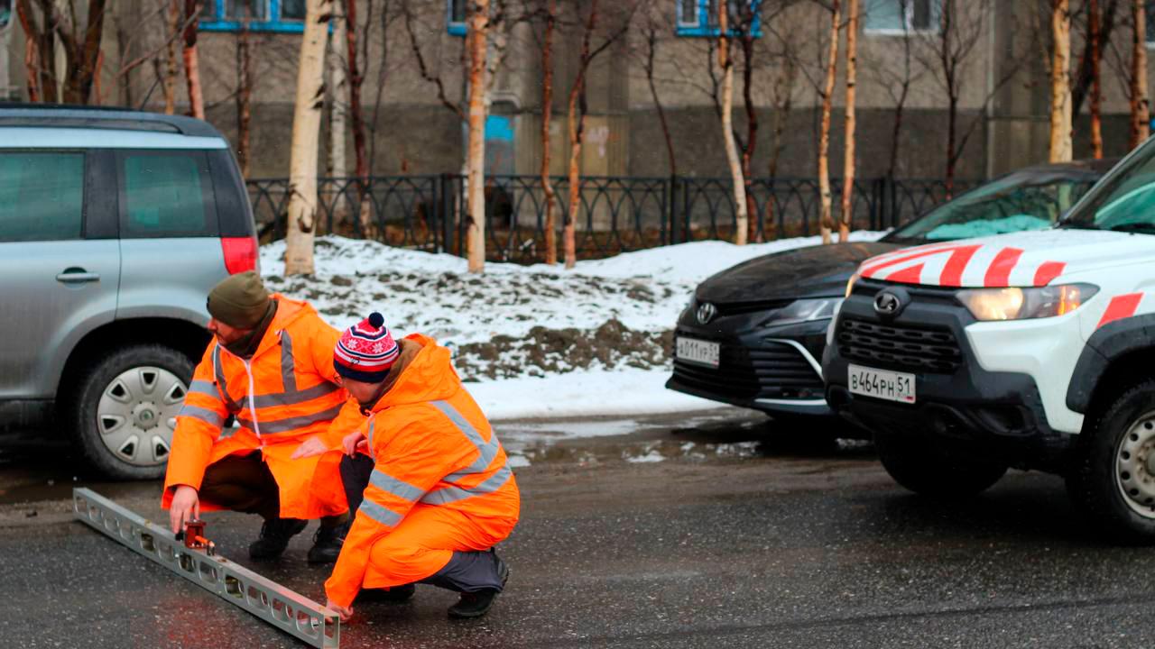 В Мурманской области подрядчиков обязали устранить все дефекты отремонтированных дорог в течение мая