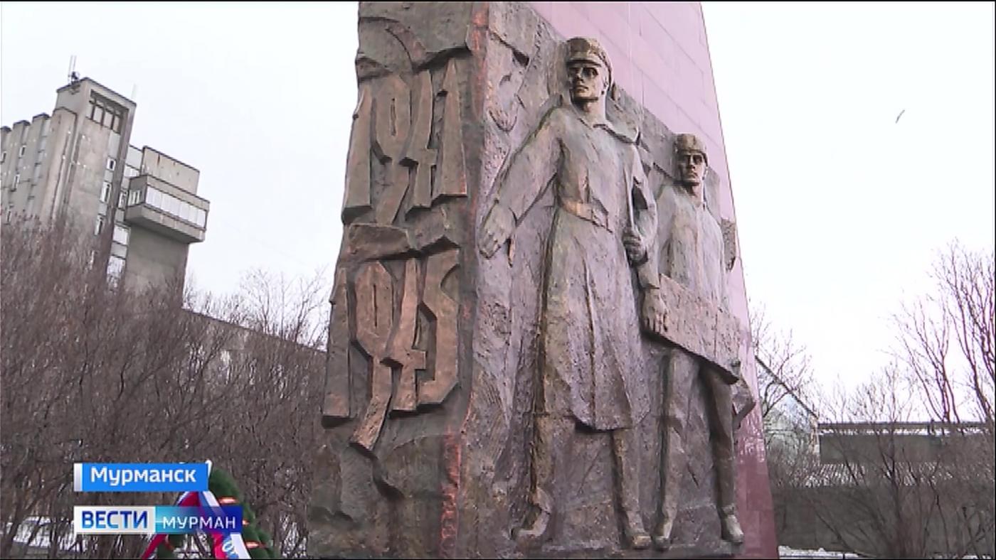 В Аллее Славы мурманских портовиков состоялся митинг, посвященный 80-летию Победы