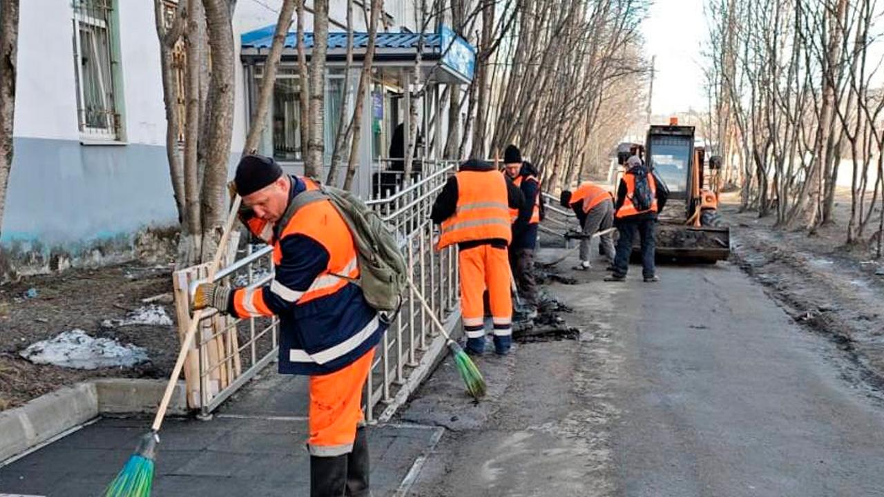 Администрация города Мурманска: весеннюю уборку в этом году задержала погода