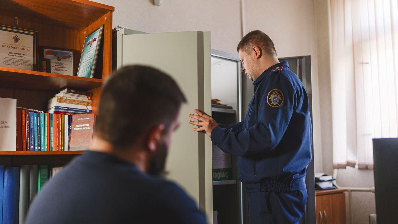 Полицейский раскрыл личные данные десяти мурманчан 