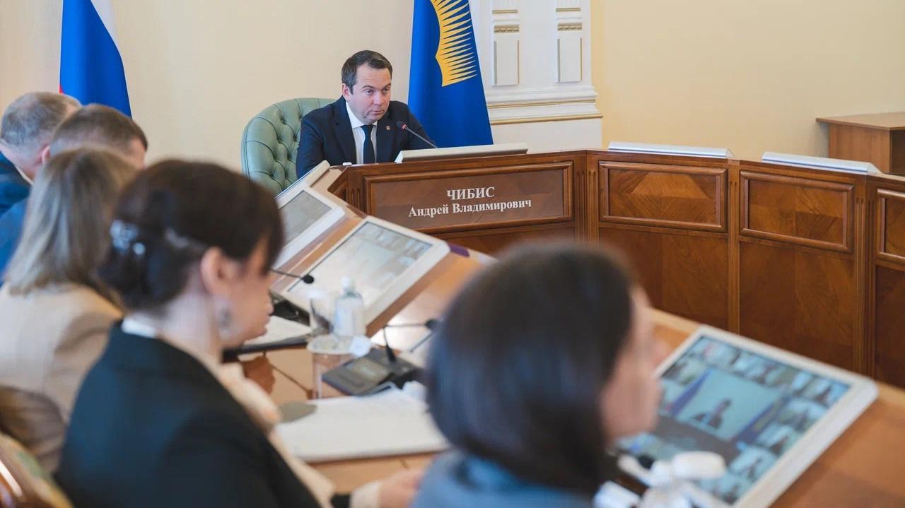 Губернатор Мурманской области призвал "навалиться" на уборку улиц региона