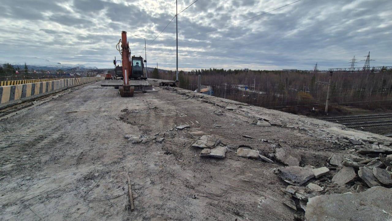Ремонт путепровода через железную дорогу в Апатитах продолжился после перерыва на зиму