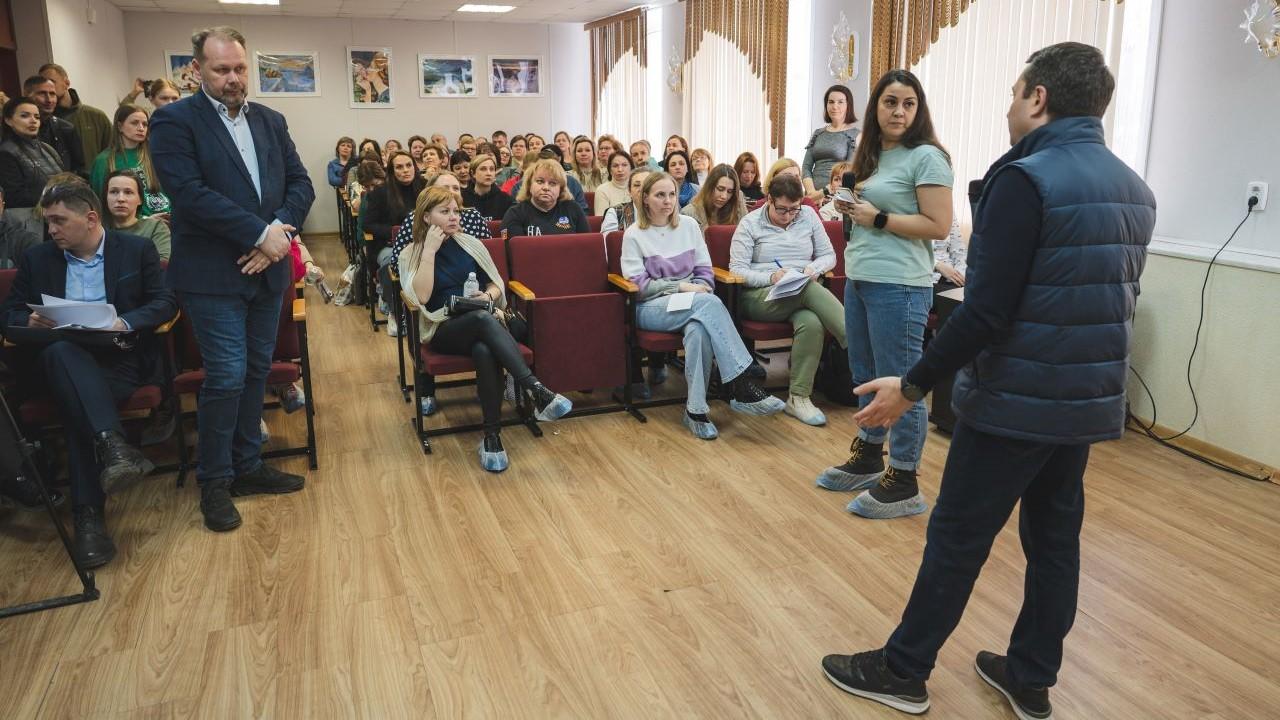 Андрей Чибис: мы относимся с глубочайшим уважением к тем, кто защищает нашу Родину, к их семьям и близким