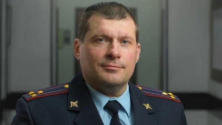 Сотрудник полиции спас мужчину в мурманском аэропорту