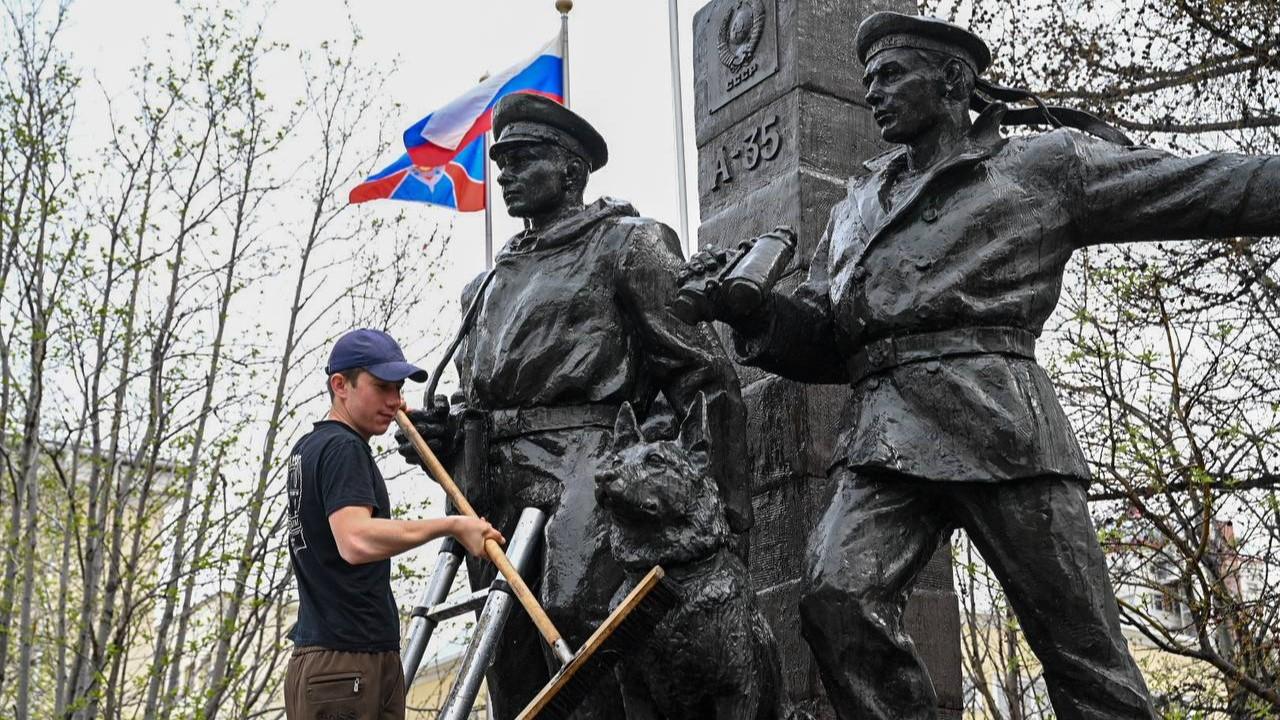 В Мурманске идет активная подготовка скверов к лету