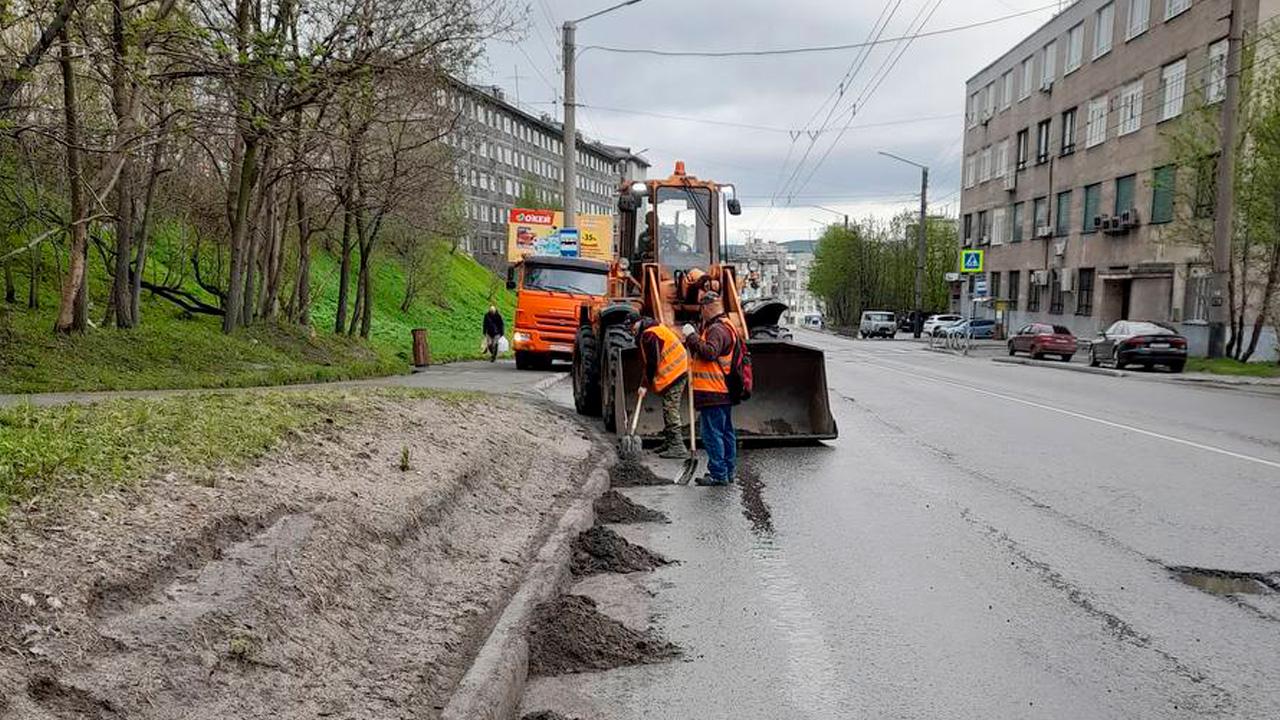С улиц Мурманска убрали свыше 2,5 тыс. кубометров смета