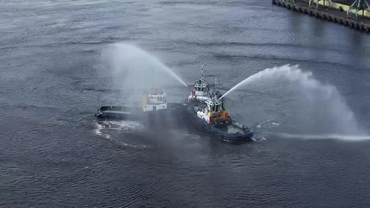 Буксиры исполнили вальс на Морском вокзале Мурманска