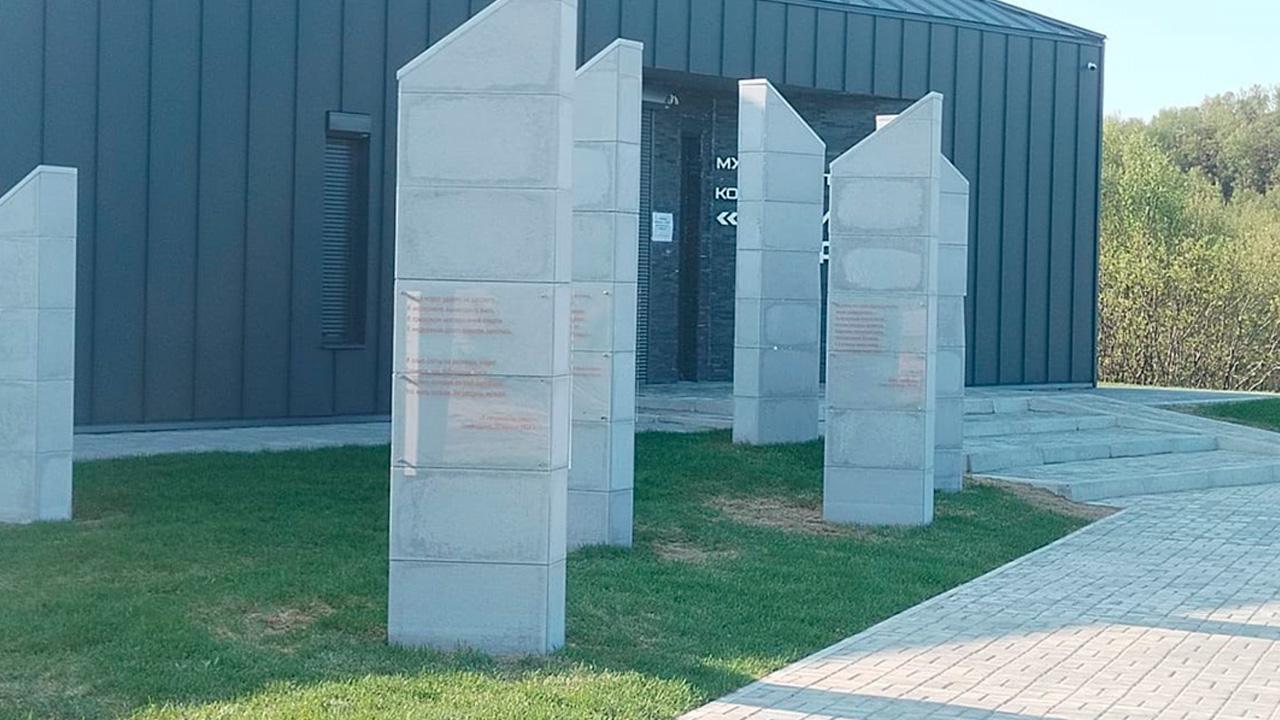 В Долине Славы восстановили надписи на стелах