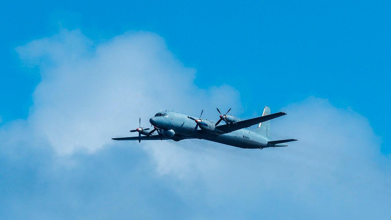 Экипажи Ил-38 Северного флота выполнили учения над Баренцевым морем