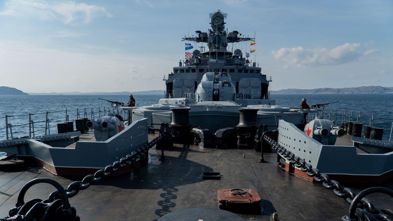 БПК "Адмирал Левченко" вышел в Баренцево море для учений
