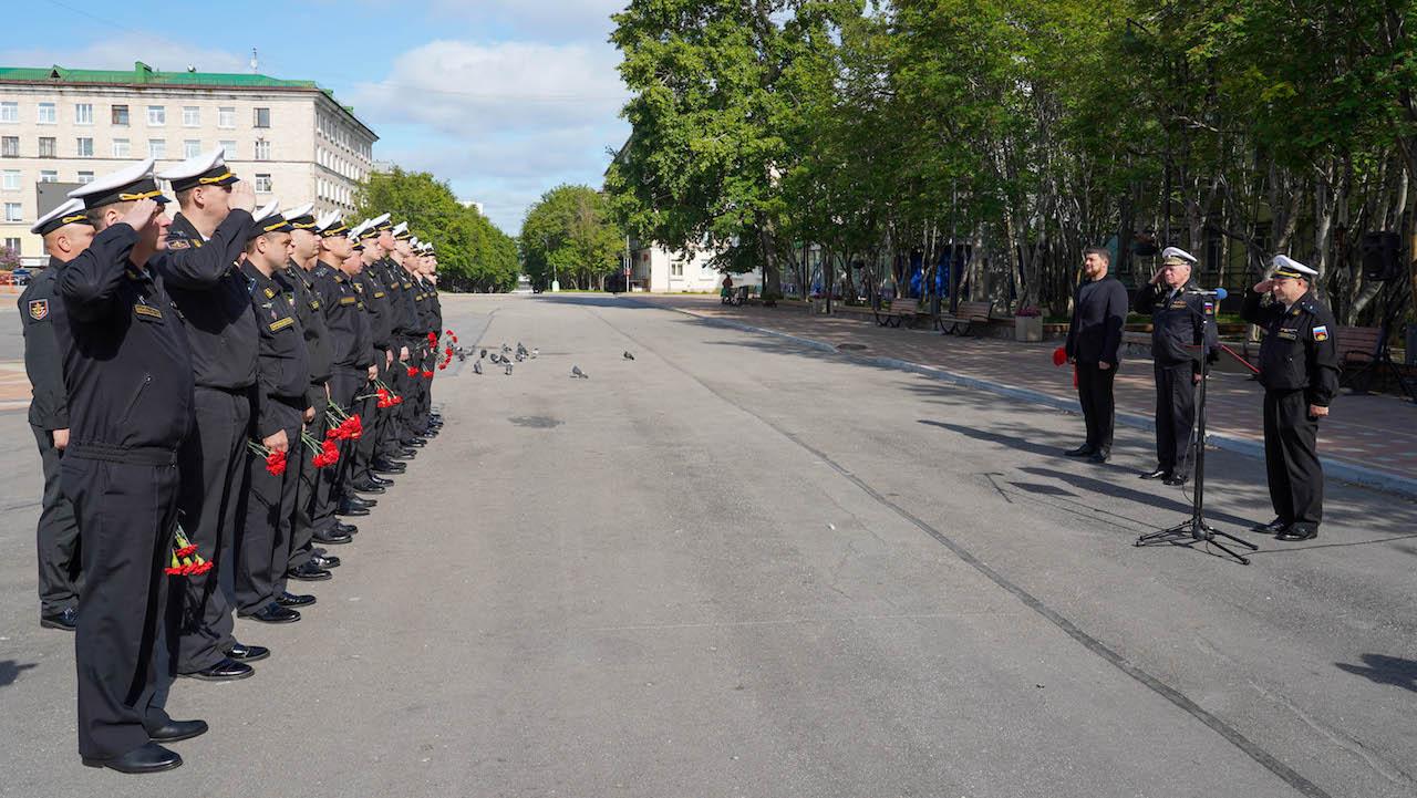 Военнослужащие Северного флота в День морской авиации почтили память Героя России Тимура Апакидзе
