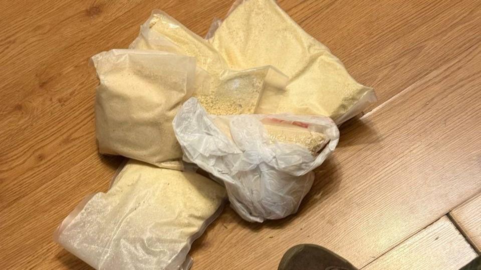 Два мурманчанина остаток лет могут провести за решеткой за попытку сбыть 5,5 кг наркотика