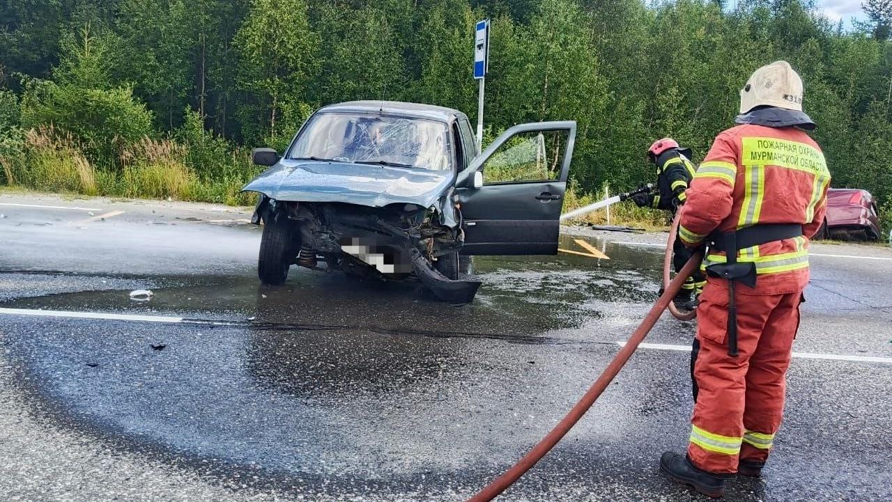 Двух человек госпитализировали с места аварии под Апатитами