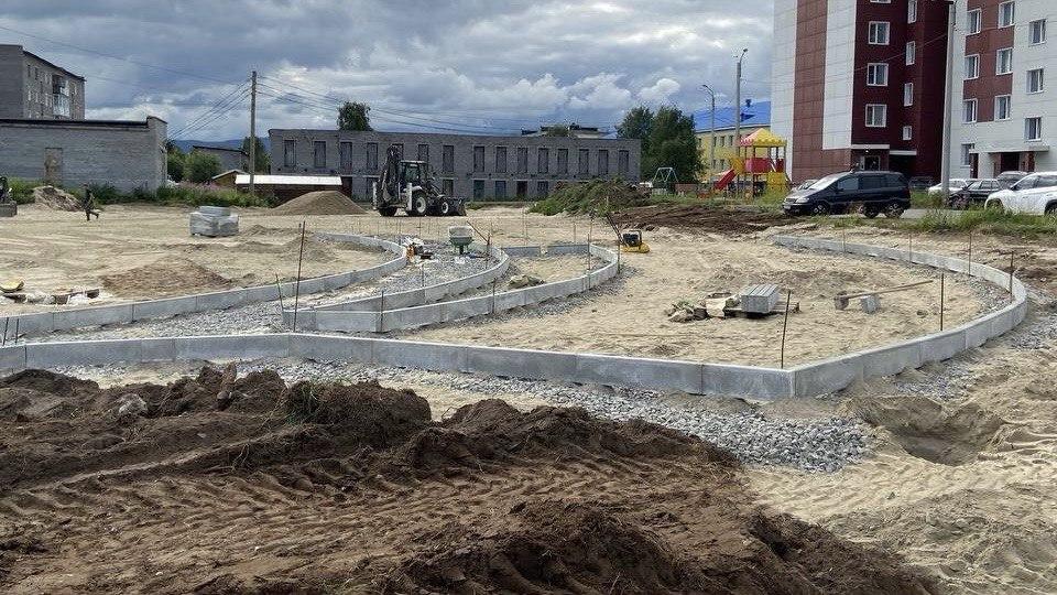 Благоустройство парка-сквера в Ловозере идет полным ходом
