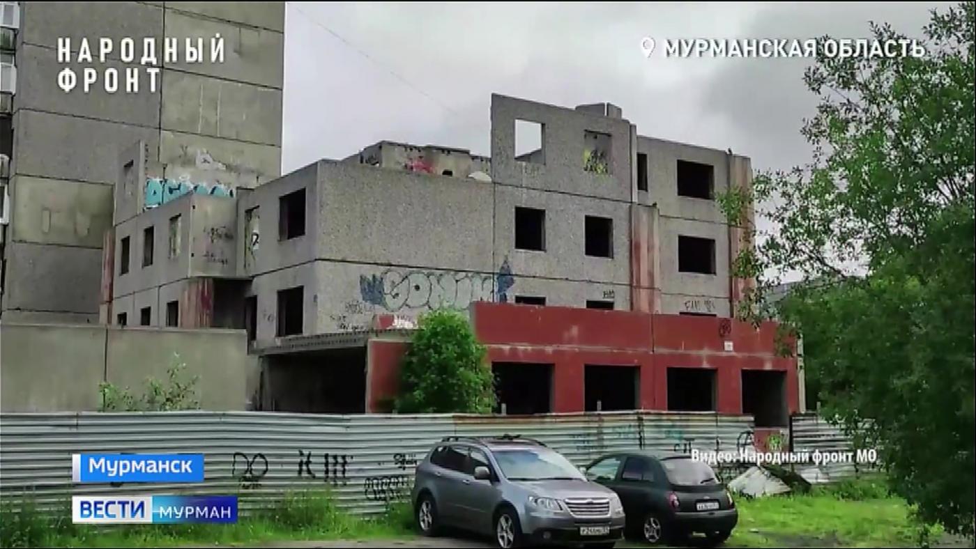 Заброшенный недострой на Маяковского в Мурманске продолжает пугать жителей района