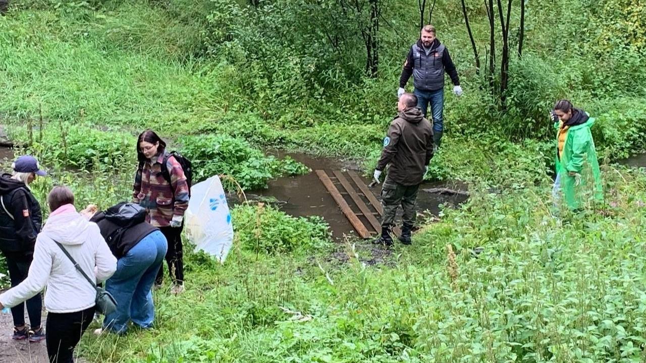 На Безымянном ручье в Мурманске провели субботник