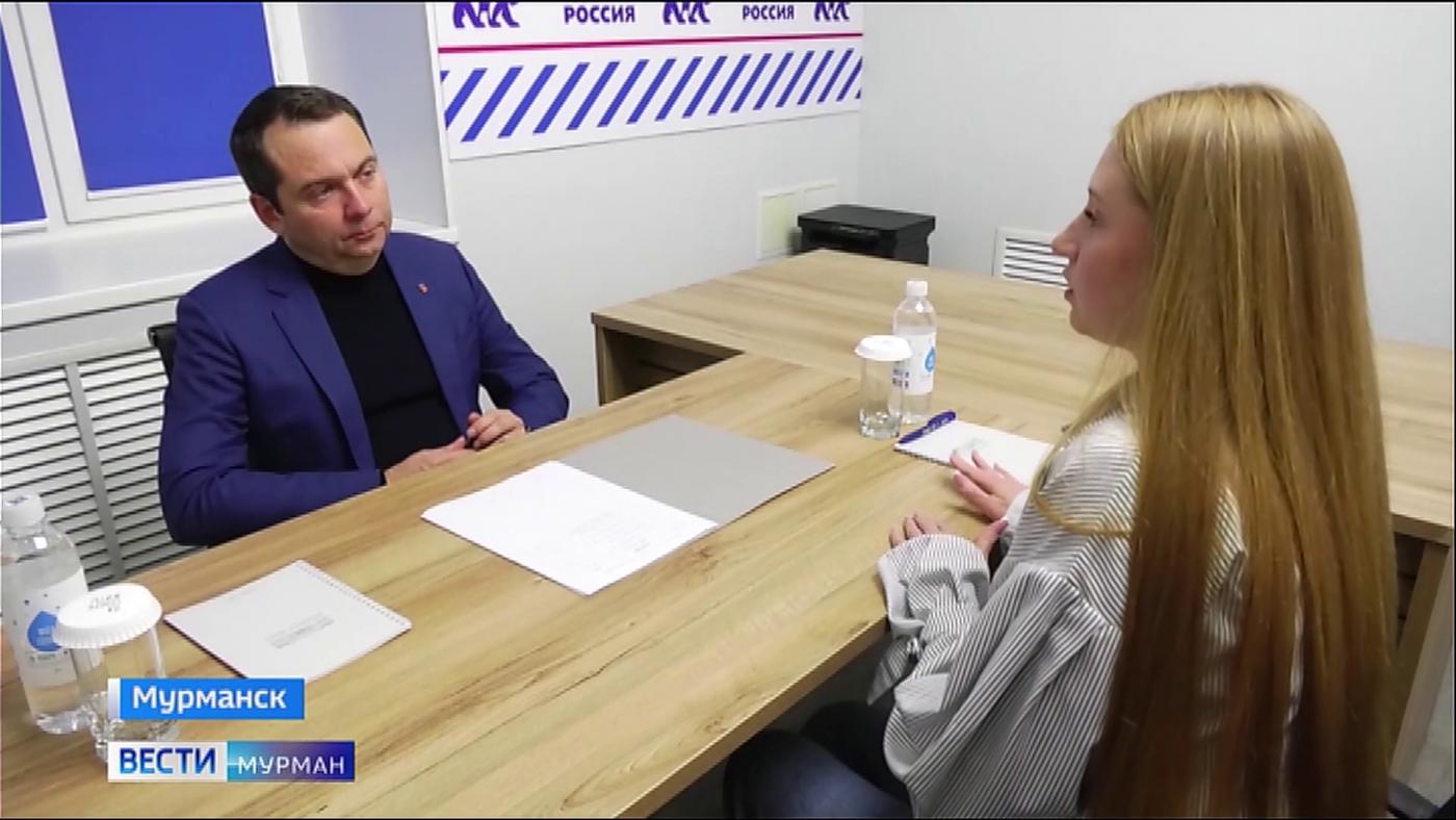 Продленки в школах Североморска, муралы на домах, спортмарафоны: Андрей Чибис провел личный прием граждан