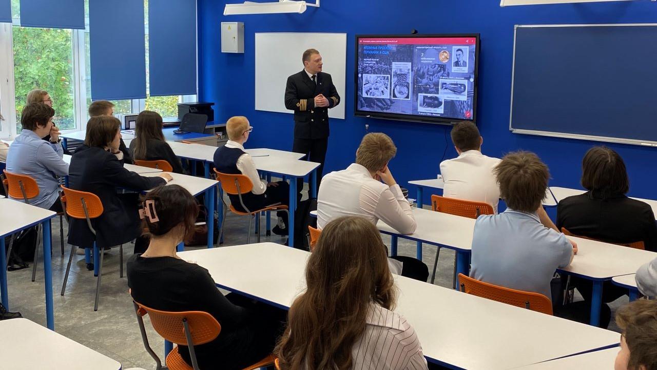 Капитан атомного ледокола &quot;Таймыр&quot; провел урок &quot;Разговоры о важном&quot; для мурманских школьников
