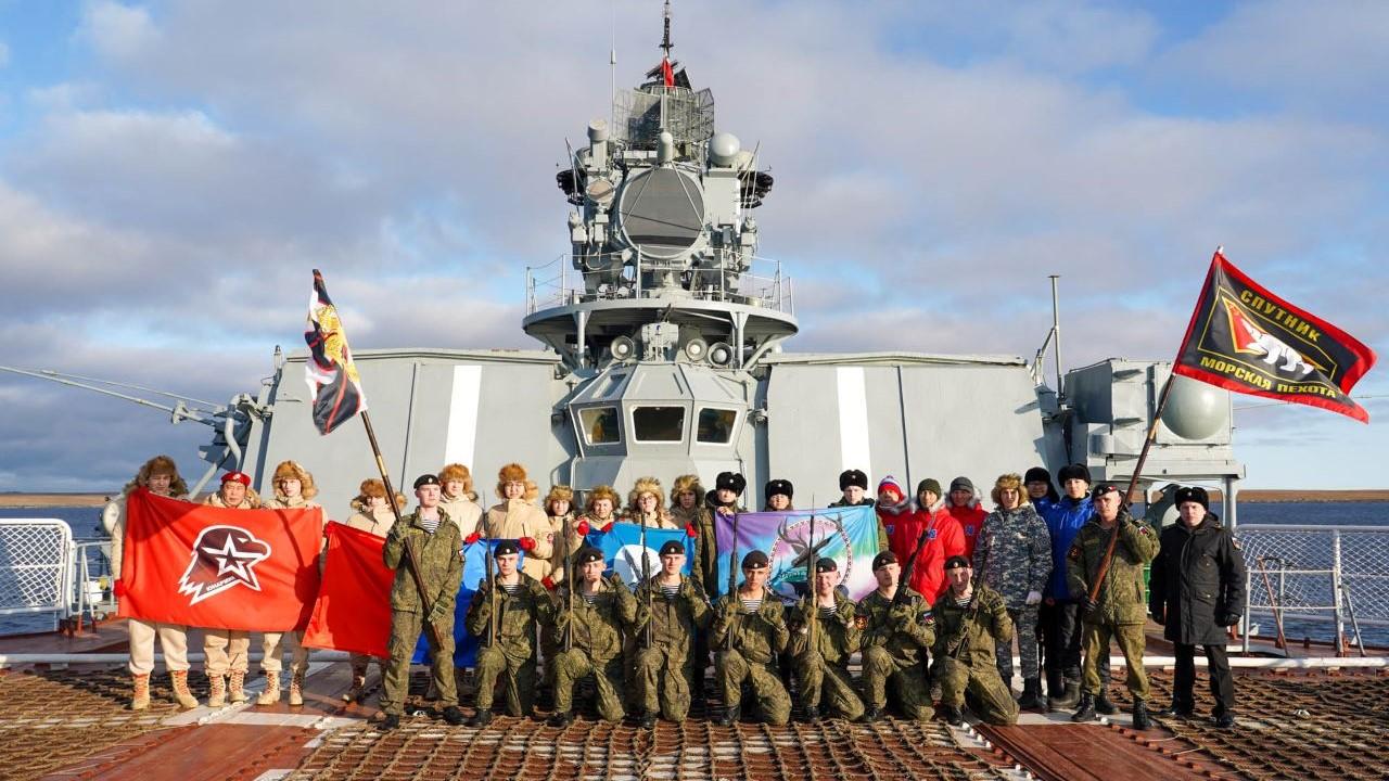 Юнармейцы из Норильска и Дудинки преодолели путь по Енисею на корабле Северного флота
