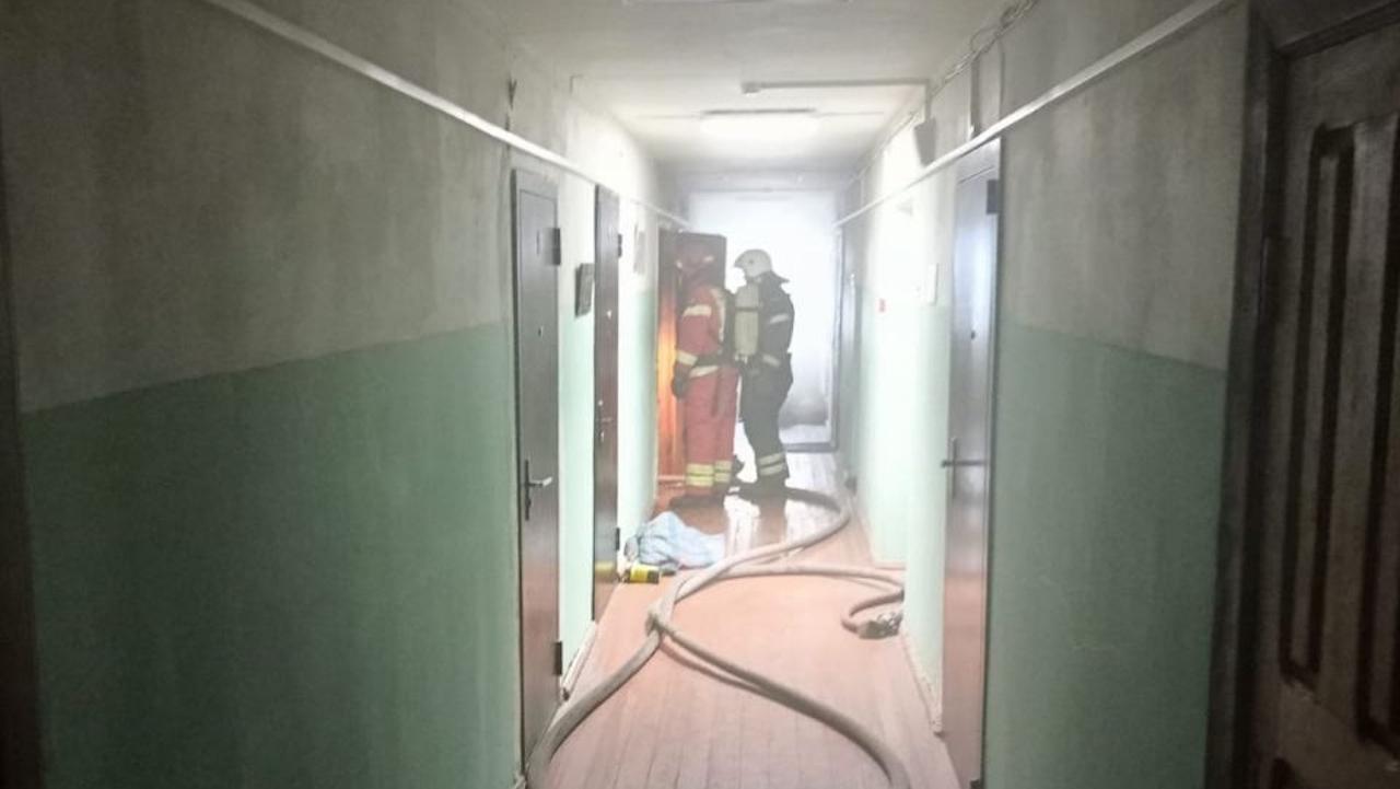 Во время пожара в доме на Комсомольской в Кандалакше погиб человек