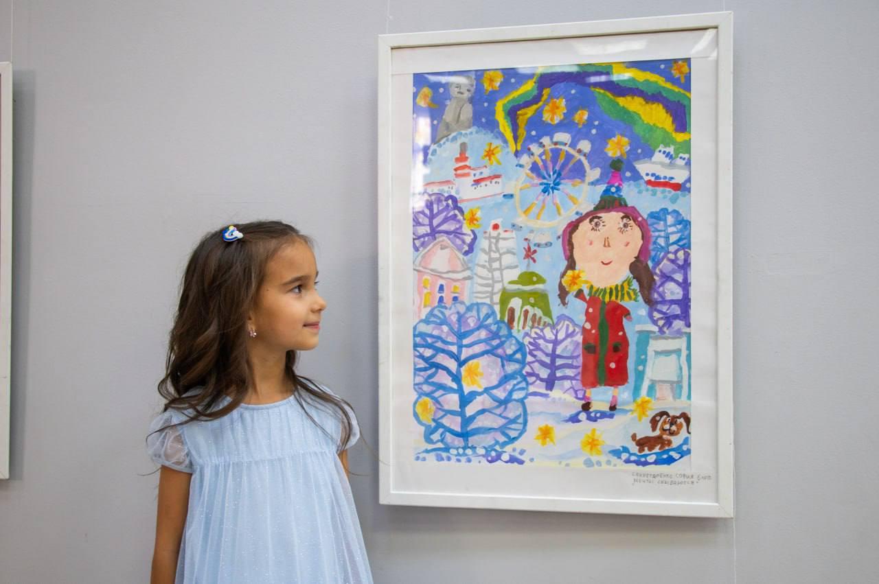 &quot;Мечты сбываются&quot;: рисунок Софии Секретаренко украсит фасад одного из центральных зданий Мурманска