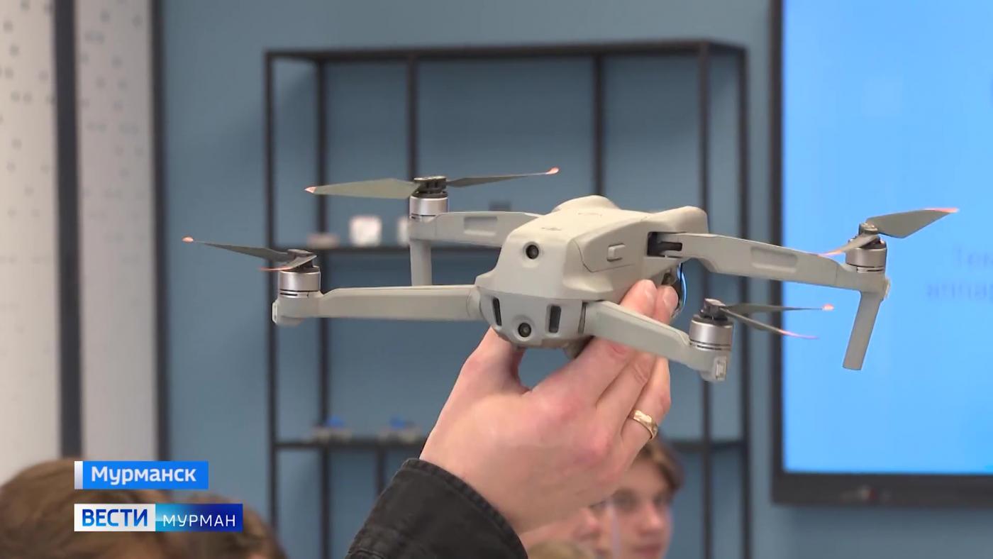 Ветеран СВО Егор Шубин провел урок по БПЛА для учеников Мурманского губернаторского лицея