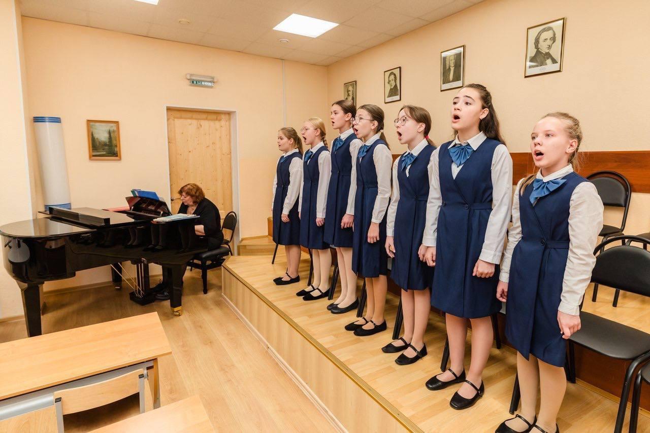 В музыкальные школы Мурманской области закупили новые инструменты