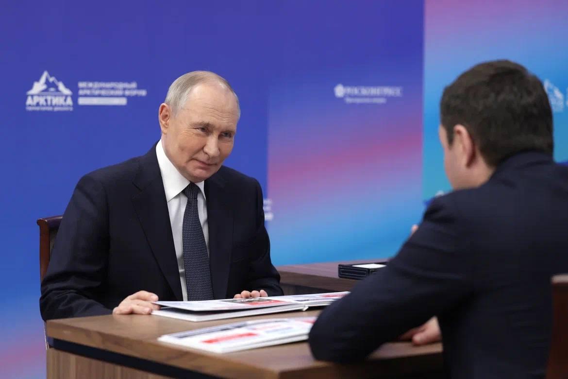 Андрей Чибис поздравил Владимира Путина с днем рождения