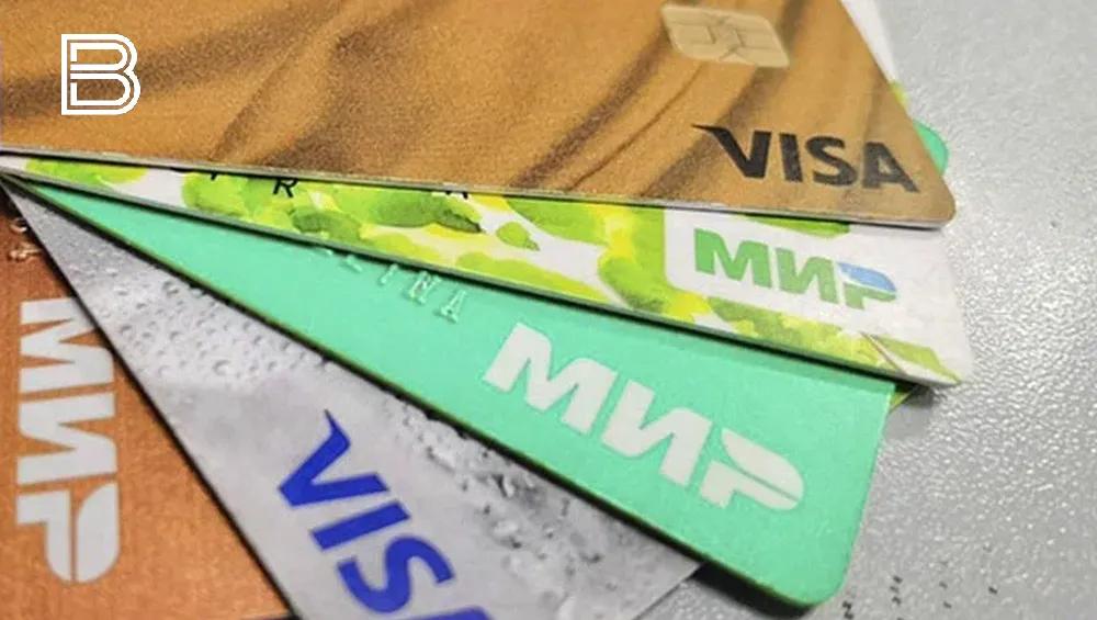 В среднем по четыре банковские карты держат жители Мурманской области 