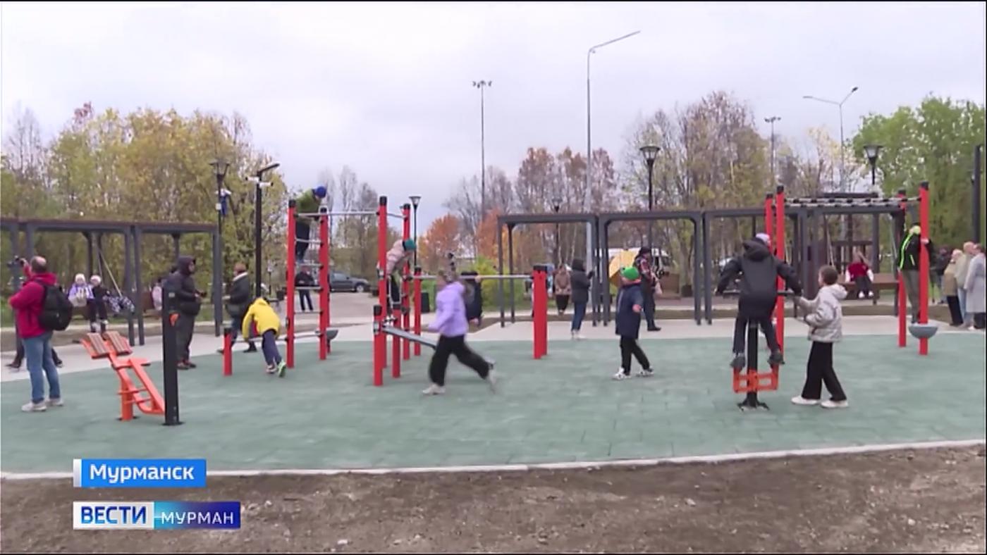 Спортивная площадка появилась на расширенном участке сквера в Мурманске вместо магазина