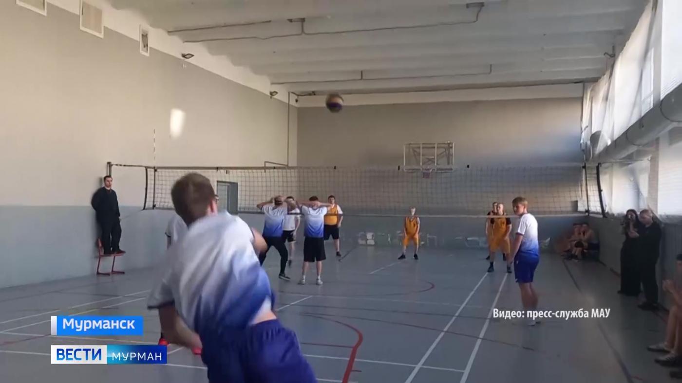 В Мурманском арктическом университете прошел турнир по волейболу среди первых и вторых курсов