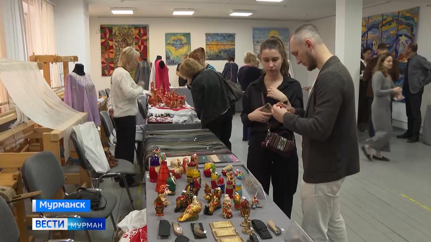 В мурманском Доме ремесел открылась выставка-ярмарка мастеров из Кольского Заполярья и Нижегородской области